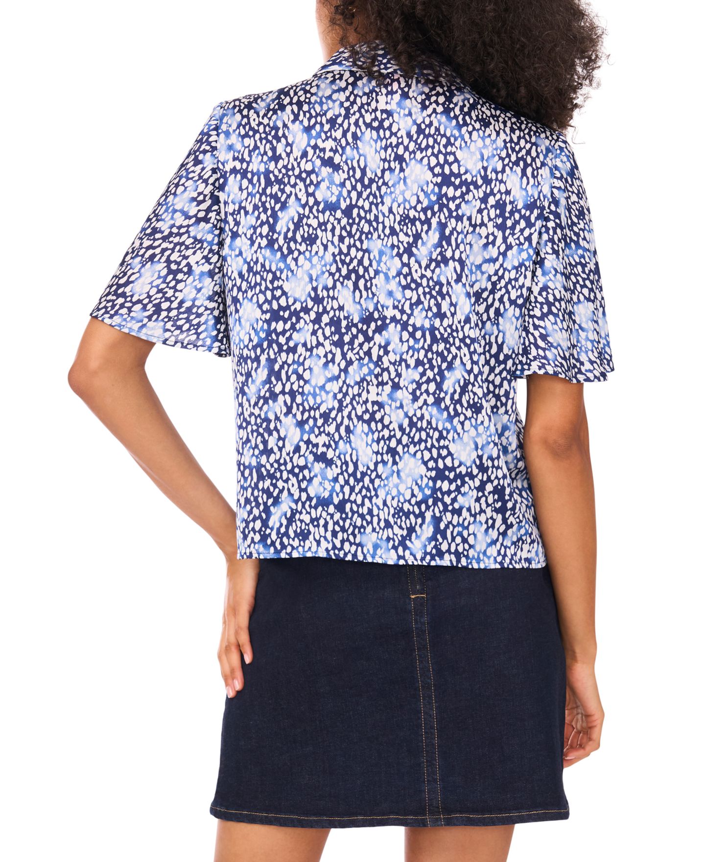 Женская блузка Vince Camuto Printed Flutter-Sleeve Button, цвет: Тёмно-синий — фото 2