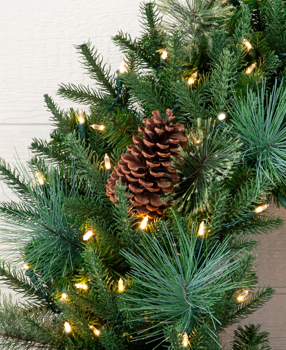 Balsam Hill 30" Mixed Pre-lit Wreath In Green