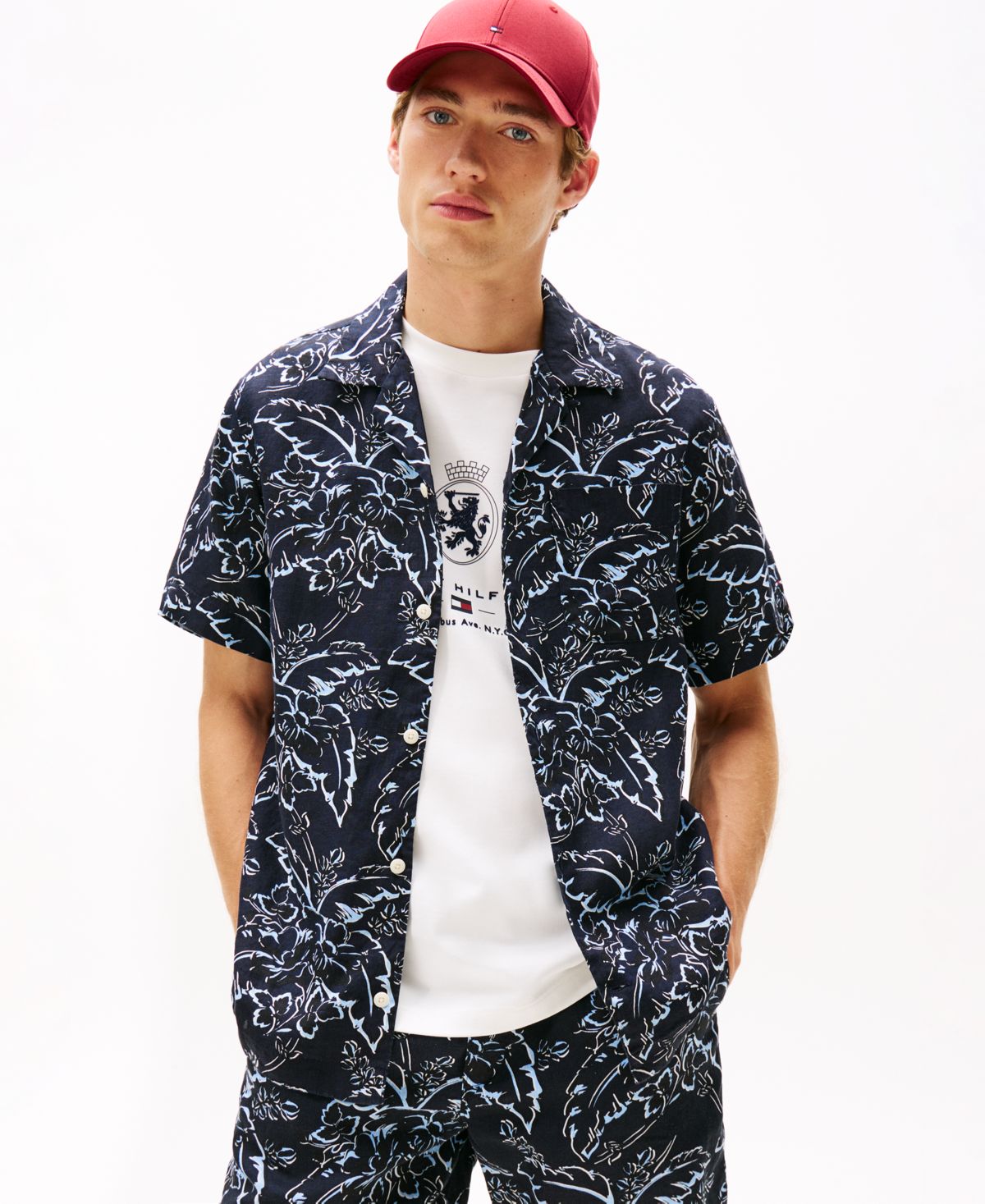 Мужская льняная рубашка с рисунком и коротким рукавом на пуговицах