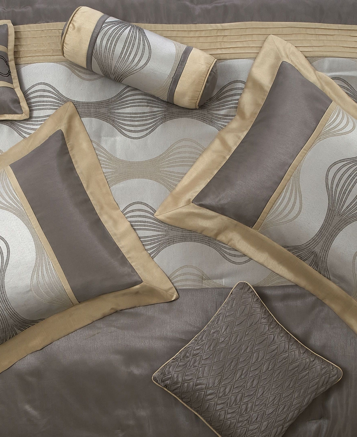 Stratford Park Kath 7-piece Comforter Set, Queen In Gold