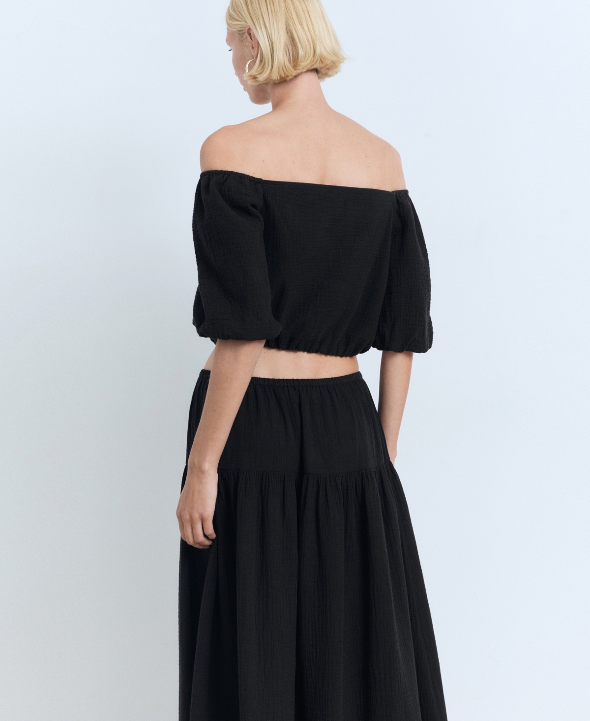 Mango Puffed Off The Shoulder Crop Top In Black