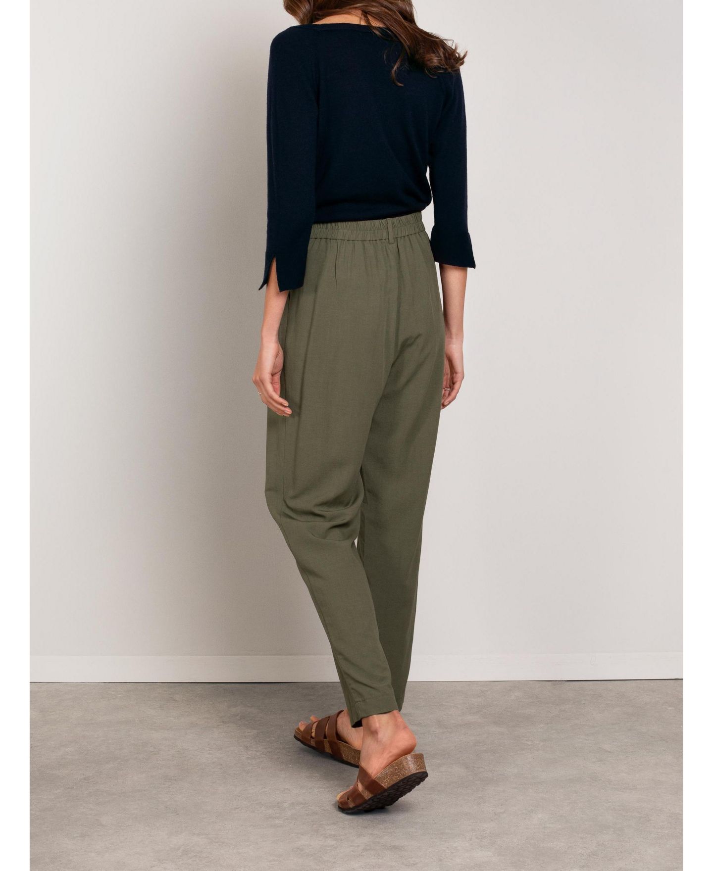 Женские брюки Celtic & Co. Casual Tapered Leg, цвет: Тёмный зелёный — фото 3