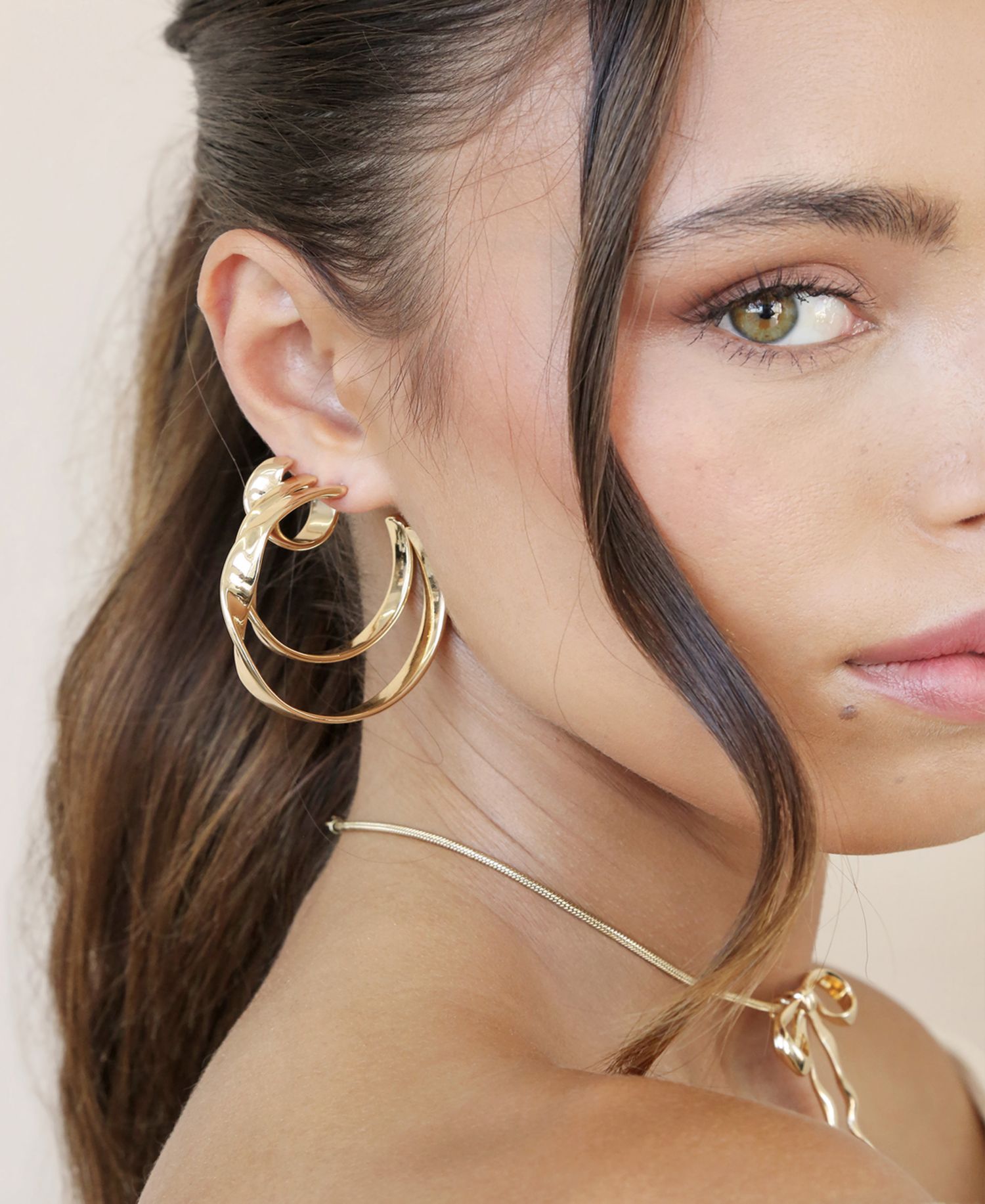 Heirloom Twist Medium Hoops Earrings