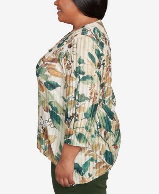Plus Size Mount Laurel Abstract Leaf Sharkbite Hem Pull On Top with Necklace