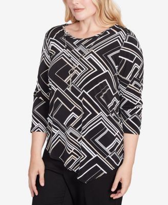 Petite Geometric Textured Top with Necklace