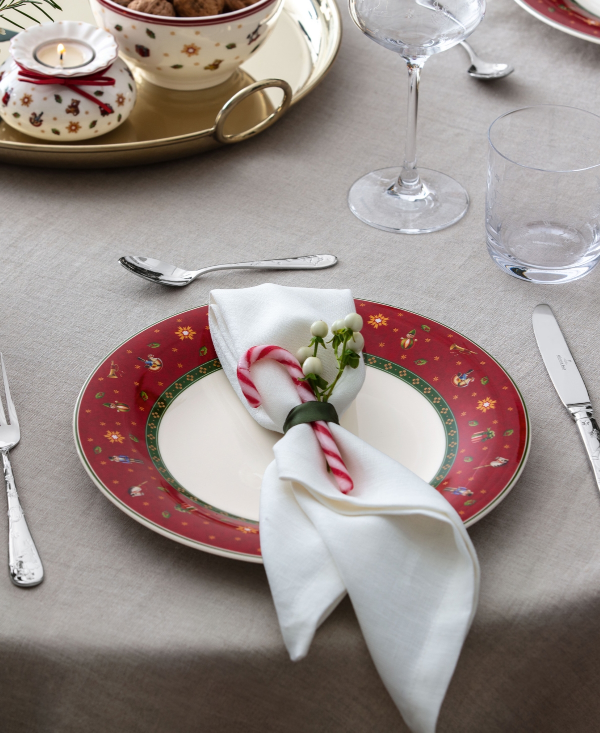 Villeroy & Boch Toys Delight Red Round Dinner Plate In Multi