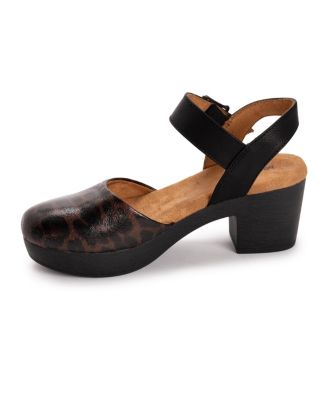 Women's Merritt Closed Toe Quarter Strap Shoe