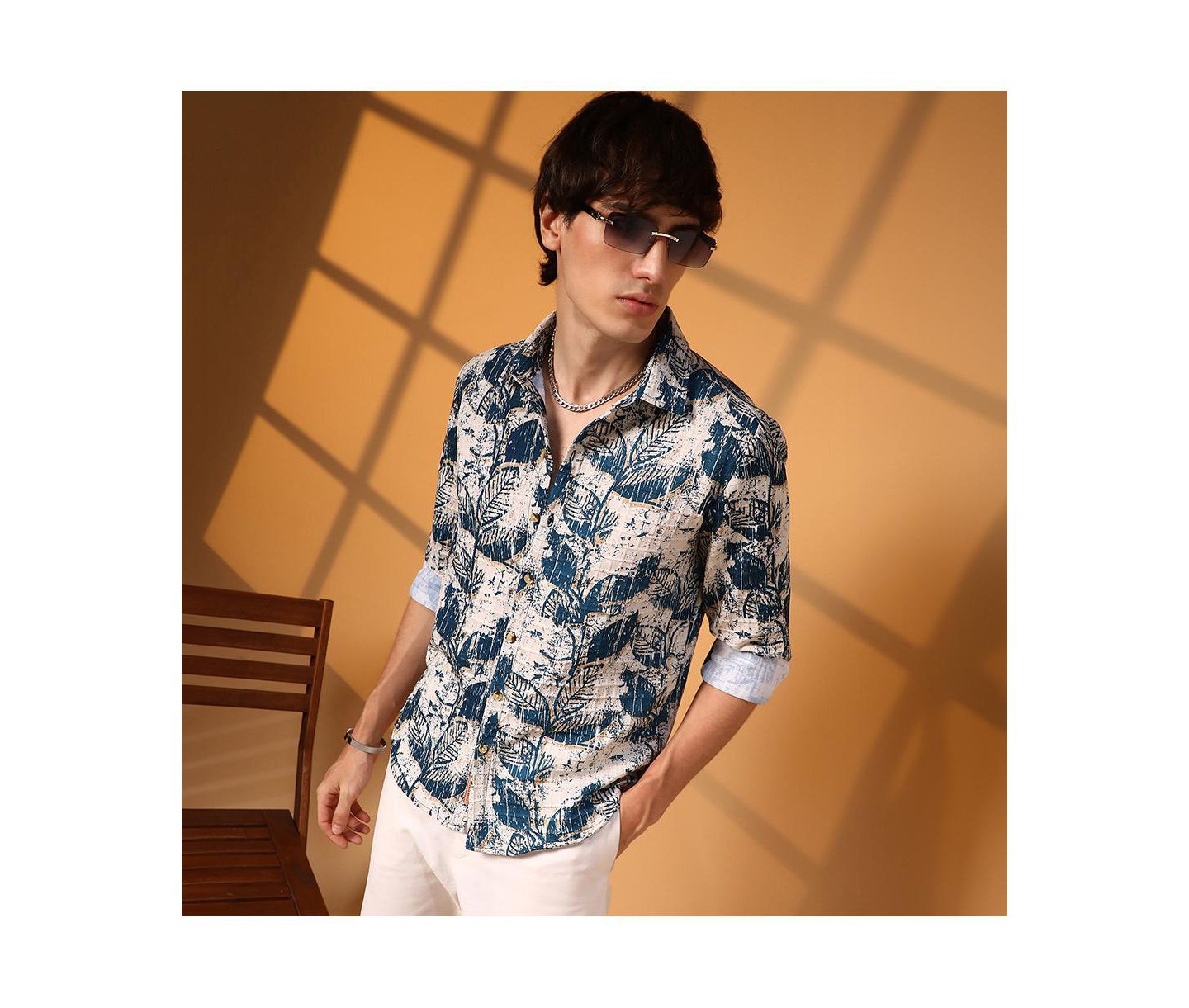 Мужская рубашка Cahoot Campus Sutra Ivory White & Indigo Blue Foliage-Waffle, цвет: Синий — фото 4