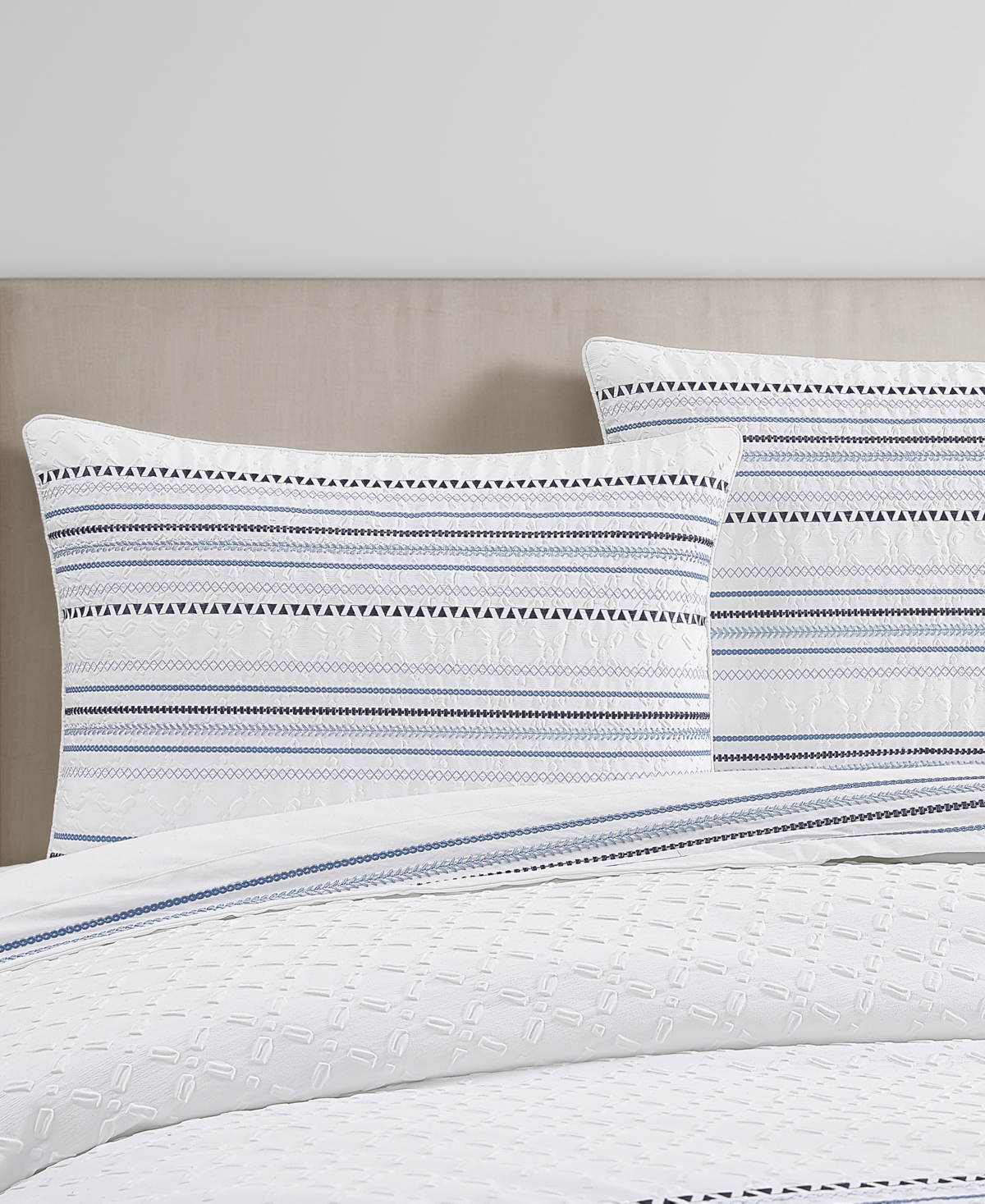 J Queen New York Bayside Embroidered 4-pc. Comforter Set, Queen In White