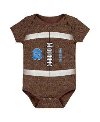 Outerstuff - Baby Boys and Girls Brown North Carolina Tar Heels Catch Me Football Bodysuit