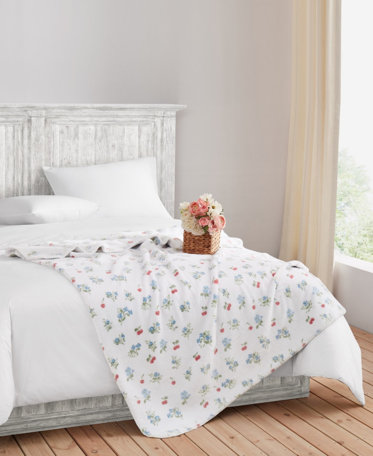 The Farmhouse By Rachel Ashwell Cherry Hill Throw, 50" X 70" In White