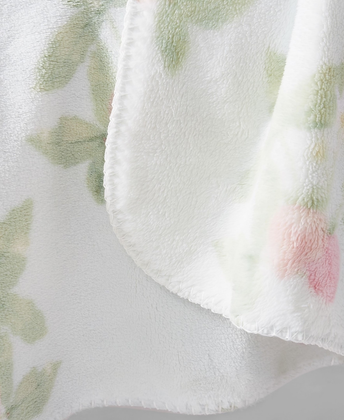 The Farmhouse By Rachel Ashwell Strawberry Delight Throw, 50" X 70" In White