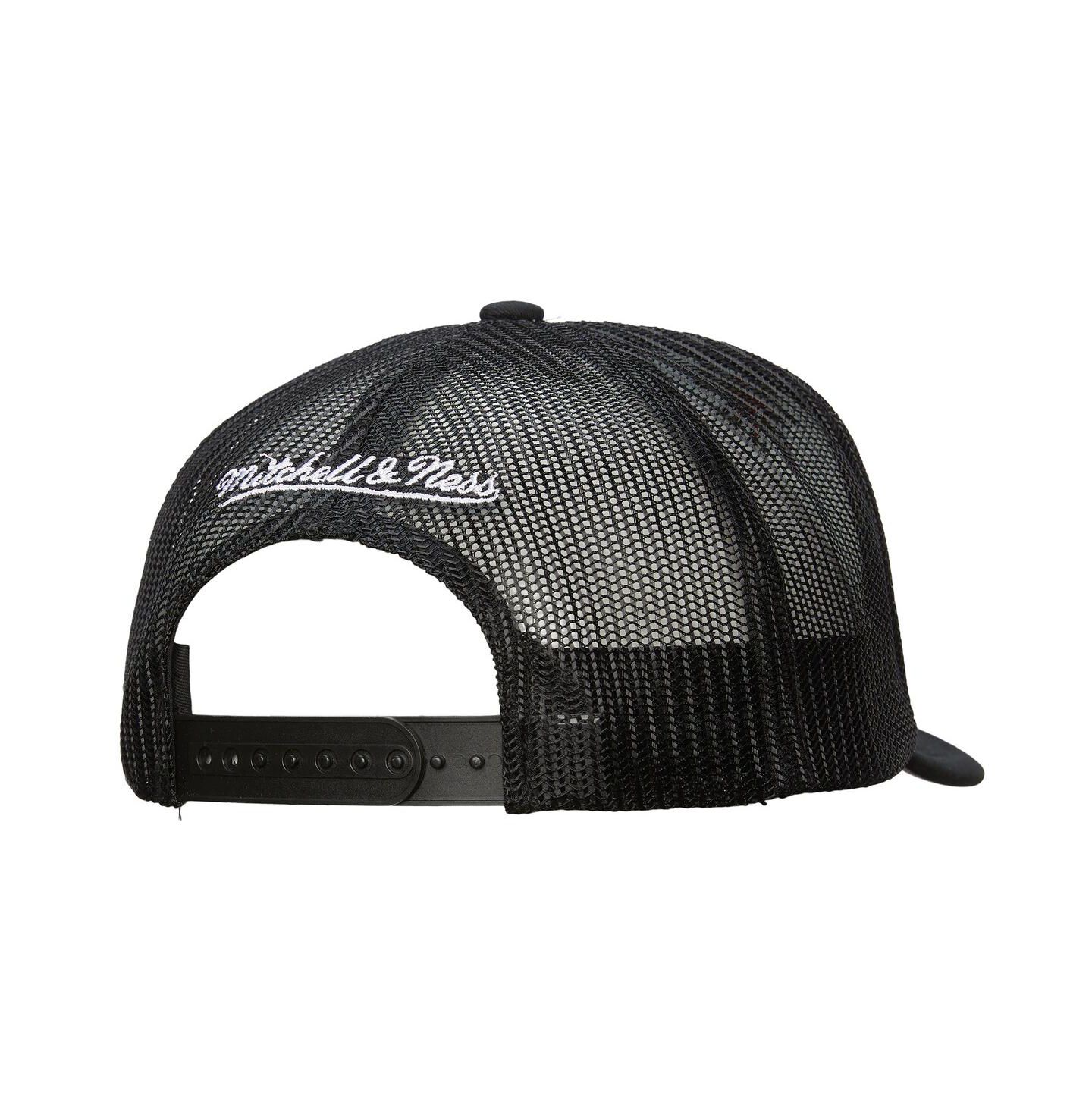 Мужская кепка Mitchell & Ness White/Black Vegas Golden Knights Gridlock Trucker Adjustable Hat — фото 2