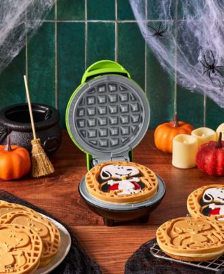 Peanuts Snoopy Vampire Mini Waffle Maker
