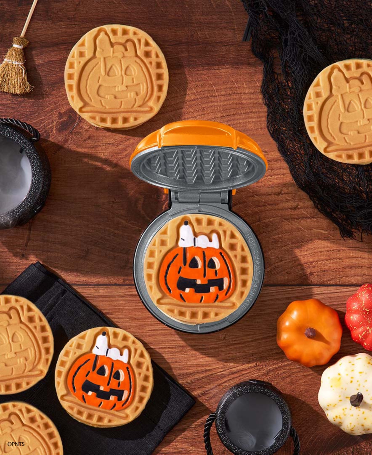 Dash Peanuts Snoopy Jack-o-Lantern Mini Waffle Maker