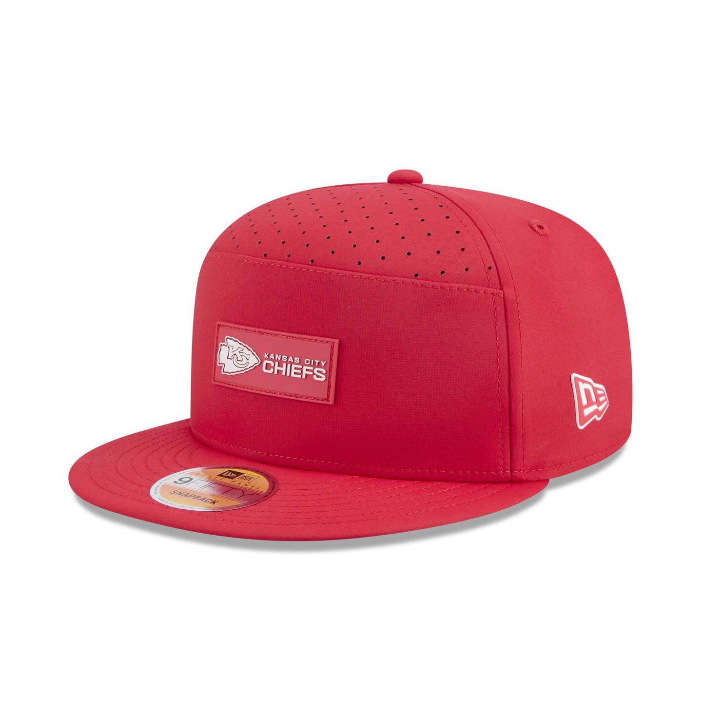 Мужская кепка New Era Red Kansas City Chiefs 2025 Sideline Split Panel 9FIFTY Snapback Hat — фото 1