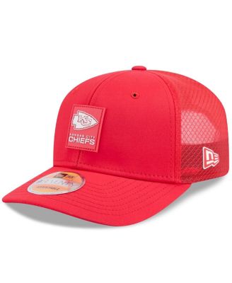 New Era - Men's Red Kansas City Chiefs 2025 Sideline 9SEVENTY Trucker Adjustable Hat