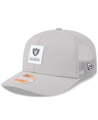 New Era - Men's Gray Las Vegas Raiders 2025 Sideline 9SEVENTY Adjustable Trucker Hat