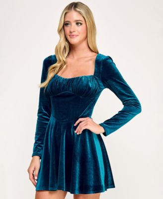 Junior's Long Sleeves Velvet Dress