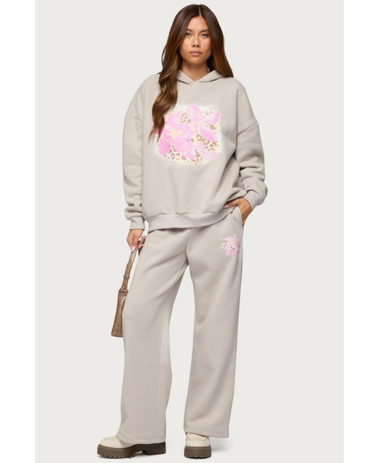Женские брюки Edikted Wild Petal Sweatpants, цвет: Бежевый — фото 5
