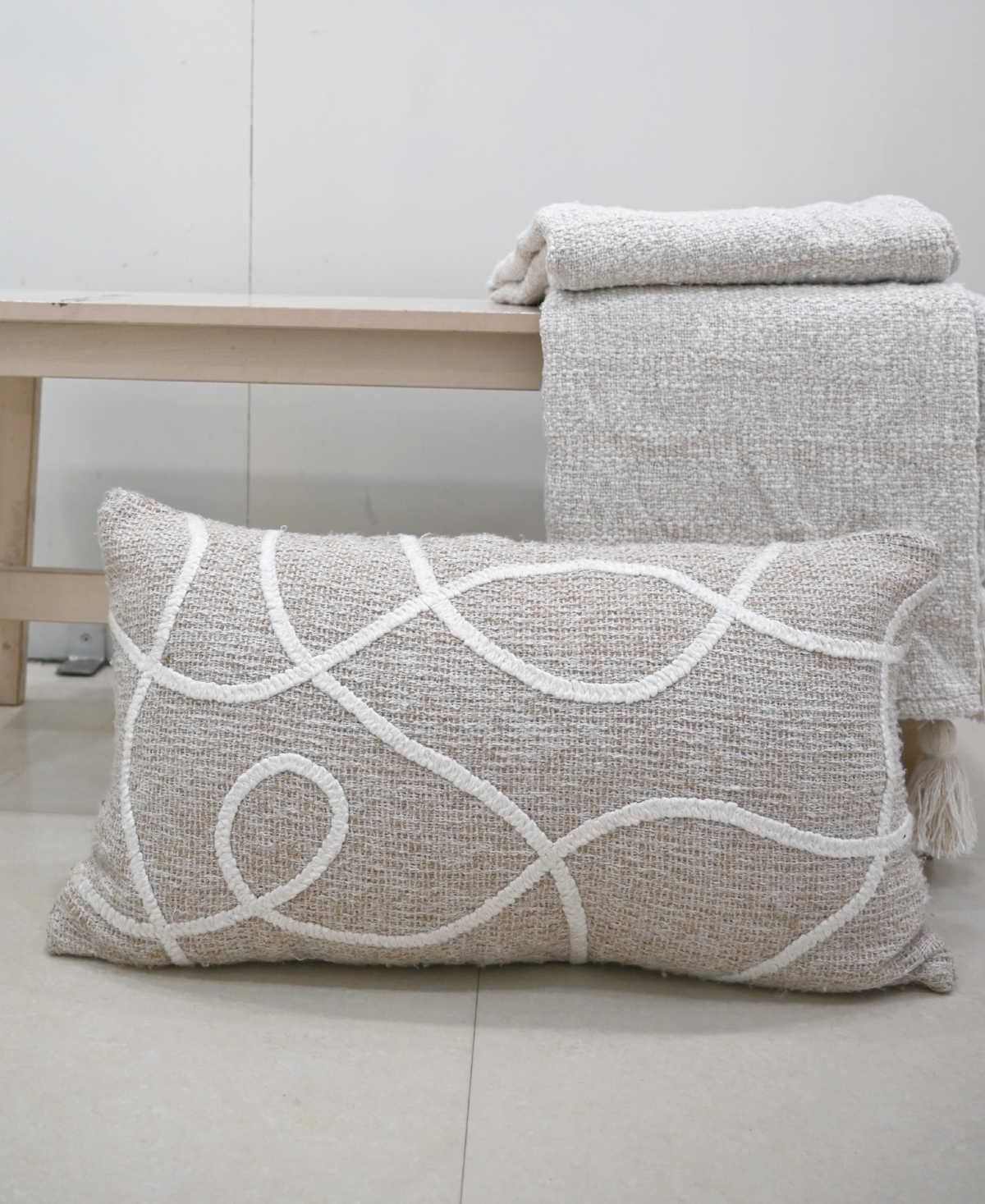 Vibhsa Linden Street Handwoven Decorative Pillow, 14" X 24" In Neutral