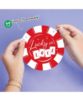 Lucky in Love Garland Banner, 30 Feet of Cord, 15 Double-Sided Favor Pieces