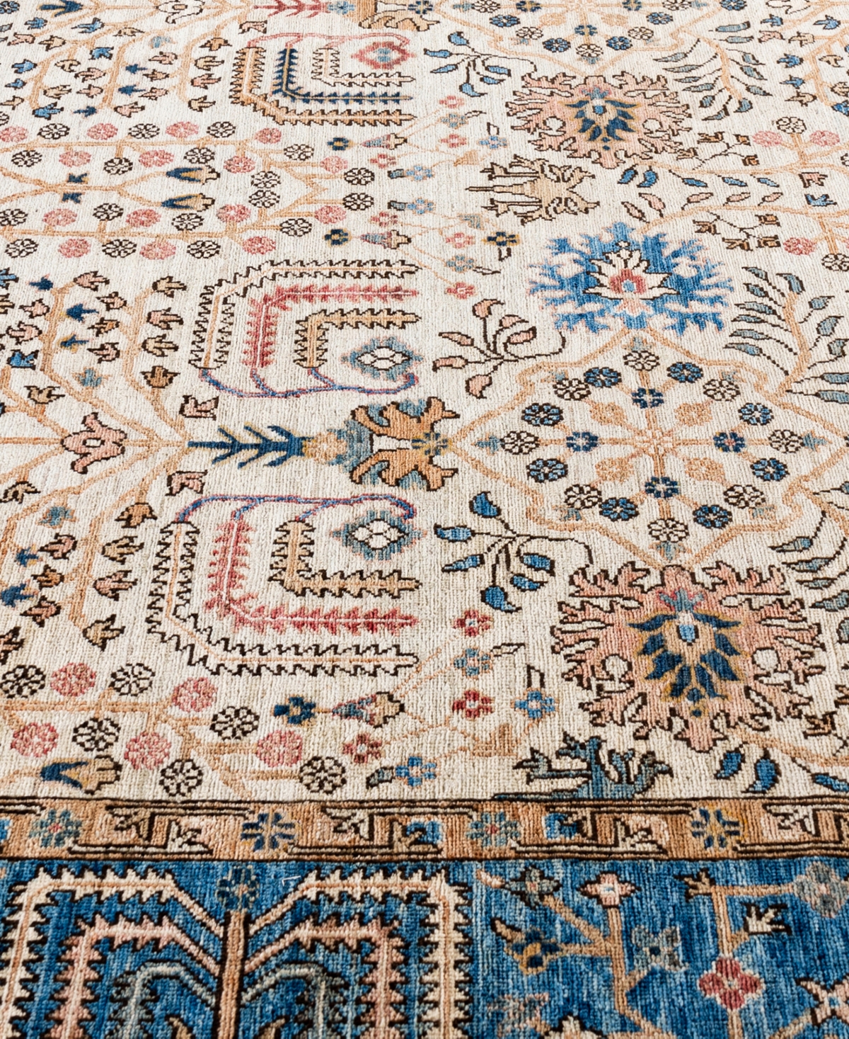 Adorn Hand Woven Rugs Serapi M0103-255 7'11"x10' Area Rug In White