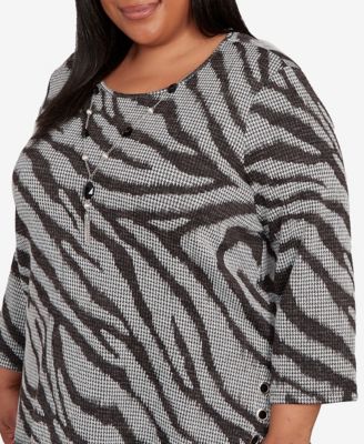Plus Size Jet Setter Animal Houndstooth Top with Necklace