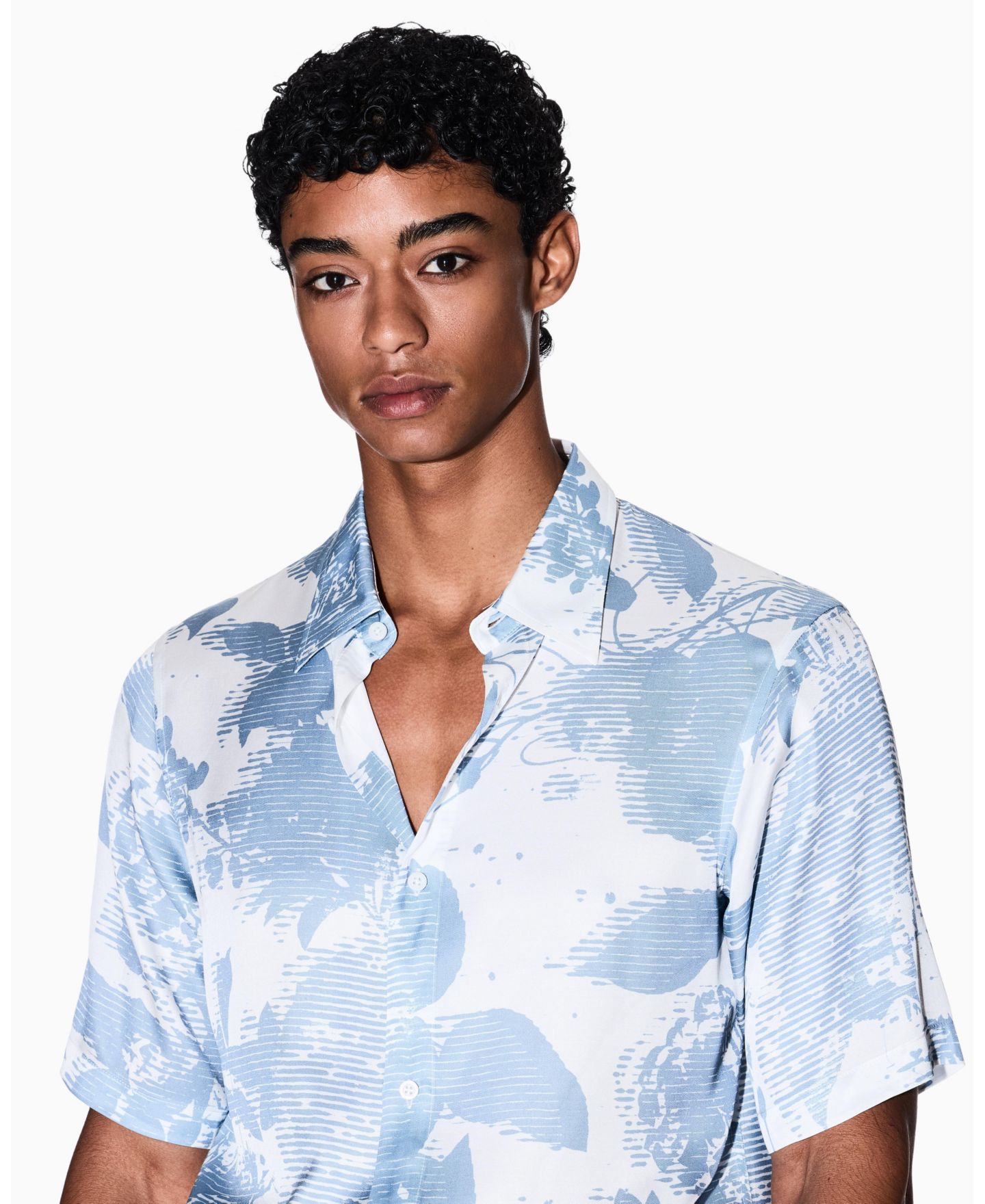 Мужская рубашка A|X Armani Exchange Short Sleeve Viscose Print Woven, цвет: Выцветший с принтом — фото 5