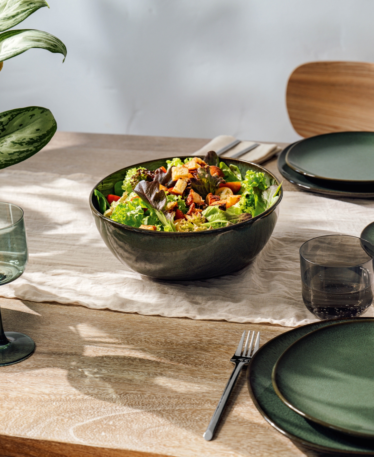 Villeroy & Boch Lave Serving Bowl In Green