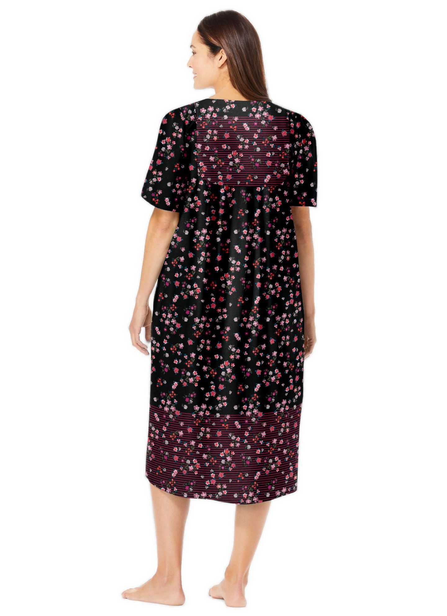 Женская футболка Only Neccessities Dreams & Co. Dreams and Co. V-Neck Short Sleeve Maxi T-Shirt Lounger, цвет: Чёрный с принтом — фото 2