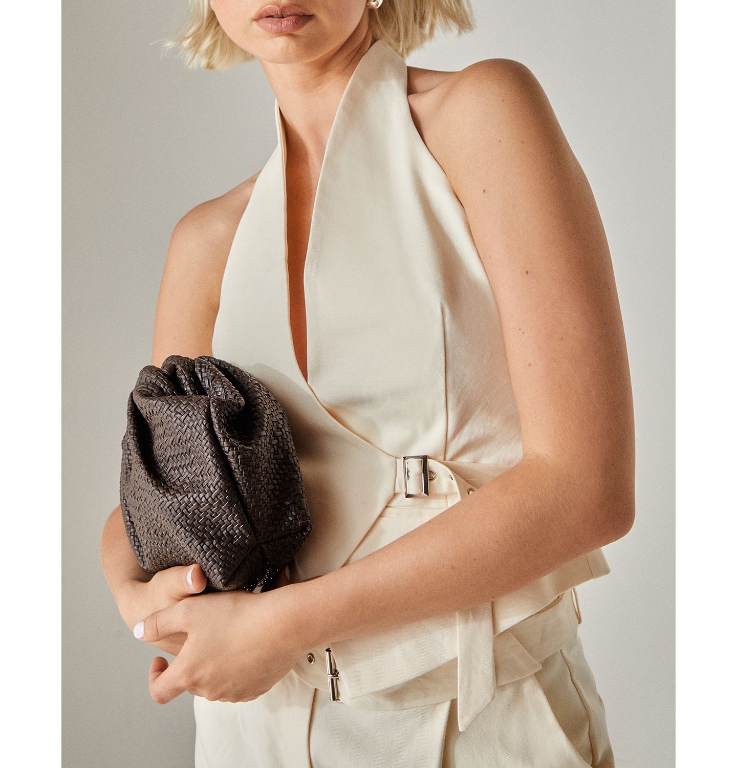 Женский топ Nasty Gal Twill Buckle V-Neck Halter Neck, цвет: Кремовый — фото 5