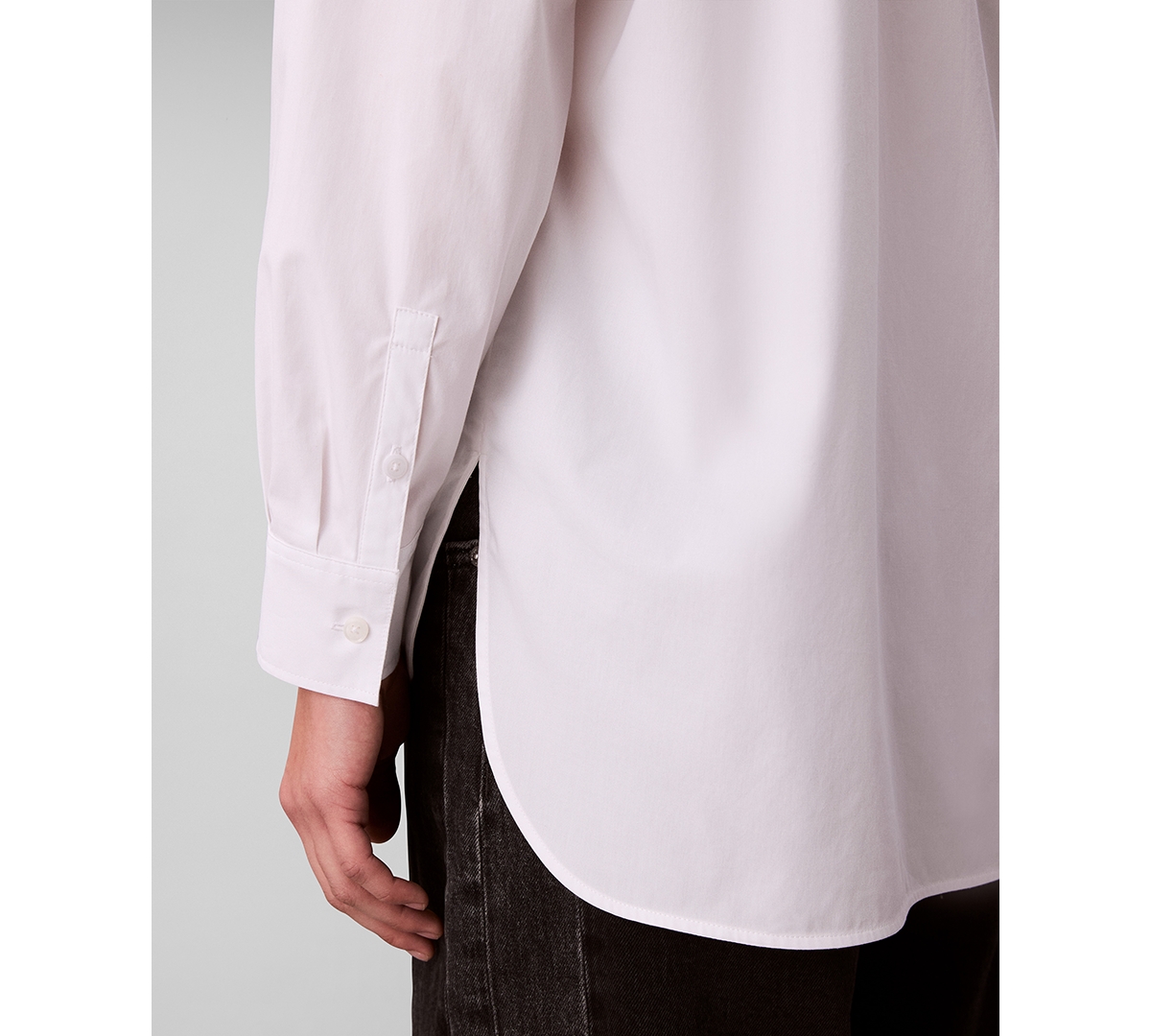 Calvin Klein Jeans Women's Poplin Relax Fit Button Down Shirt