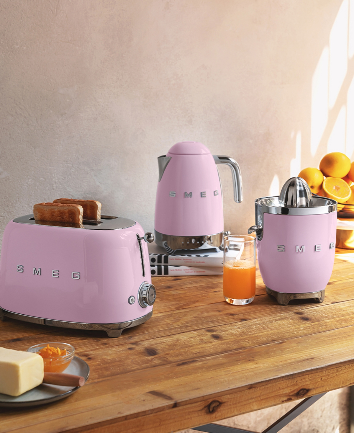 Smeg 50s Retro Style Aesthetic Citrus Juicer In Pink