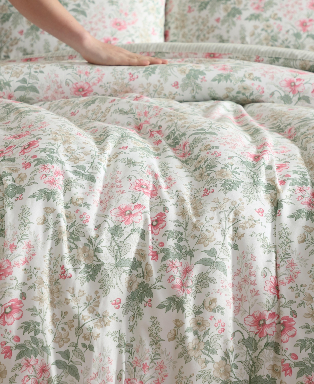 Laura Ashley Arden Floral Washed Microfiber Comforter Set In Multi