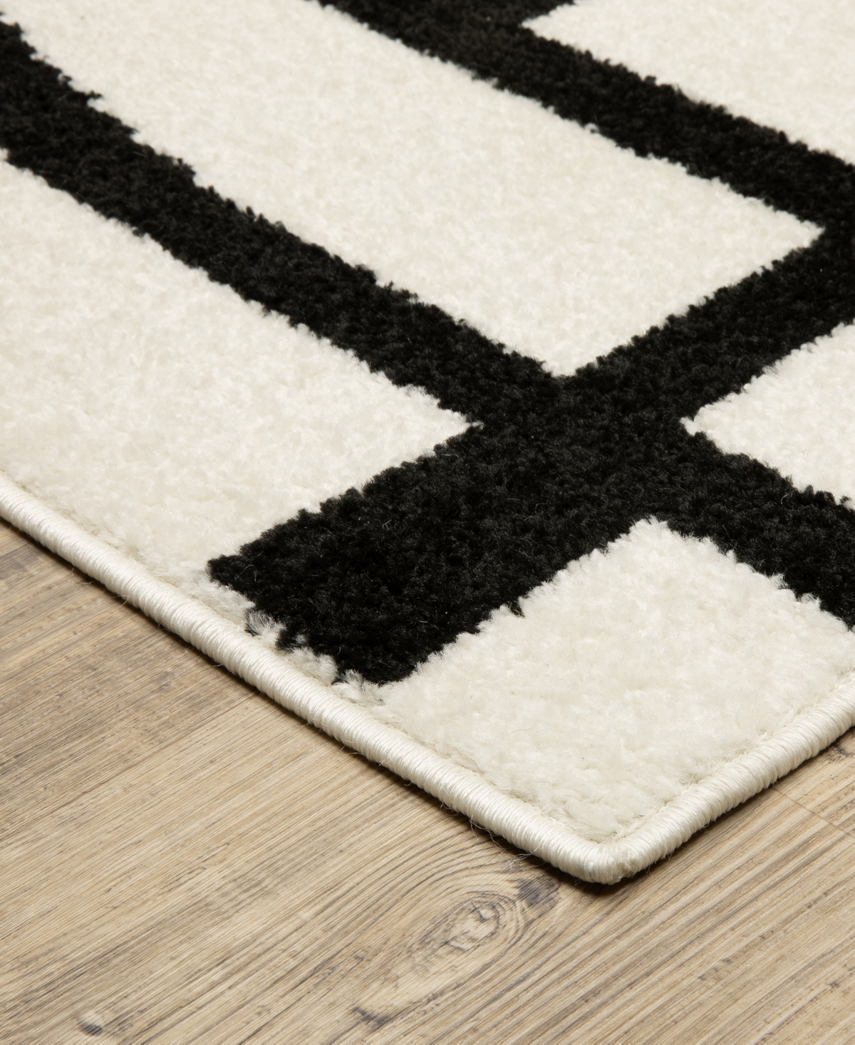 Oriental Weavers Quinn Qui06 5' X 8' Area Rug In White