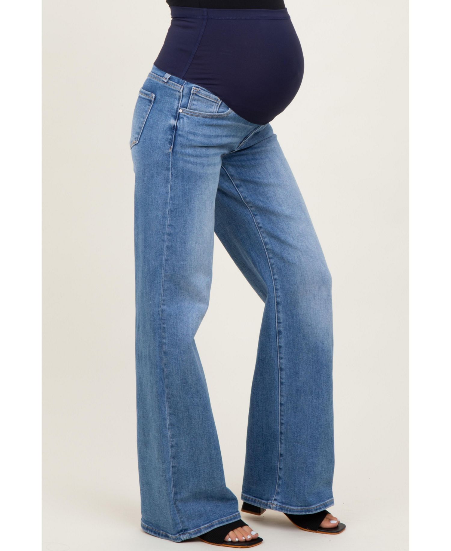 Women's Medium Low Rise Wide Leg Jeans