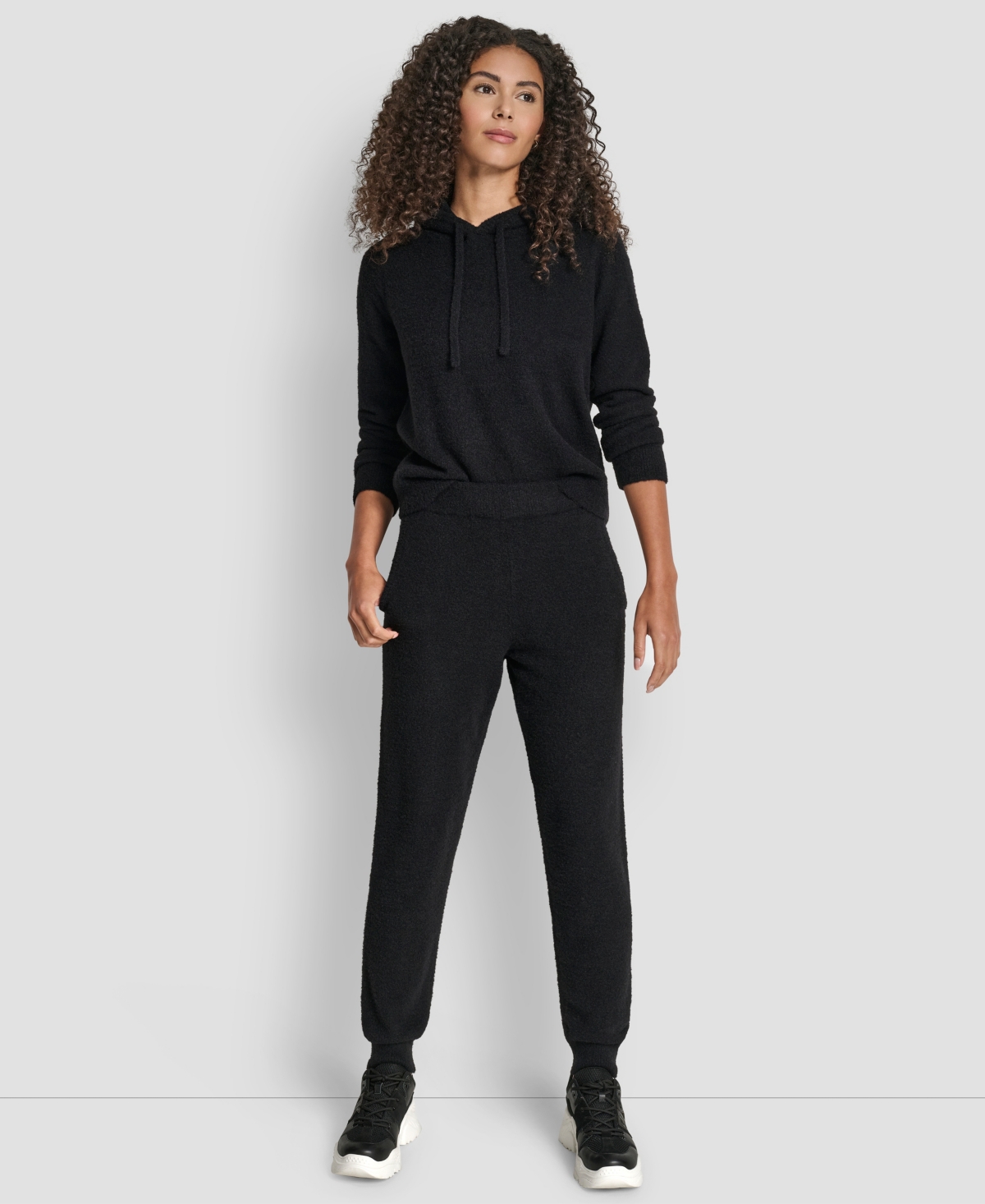 Dkny Mid Rise Slim Fit Joggers In Black