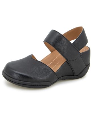 Women's Nia Casual Wedge Shoe