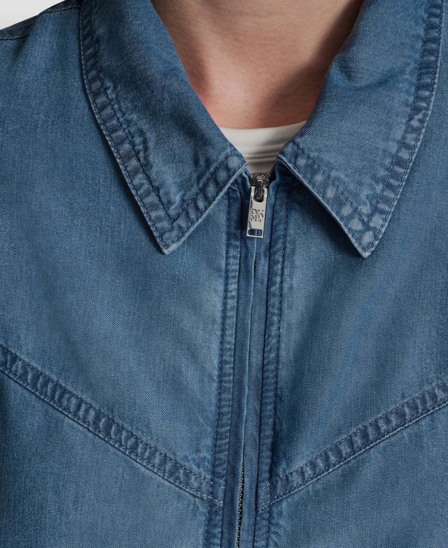 Женская куртка DKNY Chambray Zip-Front Bomber, цвет: Stream — фото 3