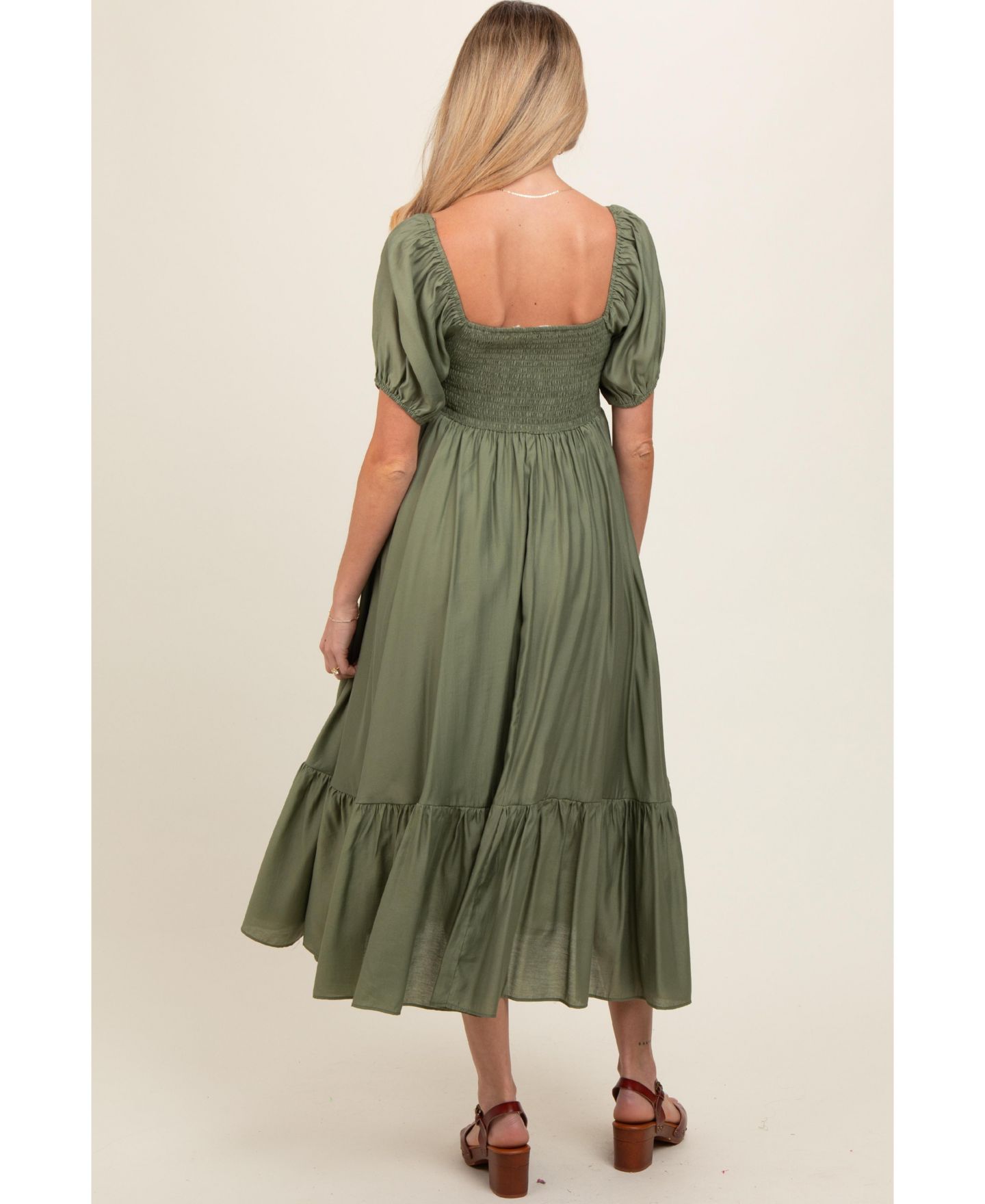 Женское платье Pinkblush Olive Ruched Sweetheart Neck Tiered Midi, цвет: Оливковый зелёный — фото 4