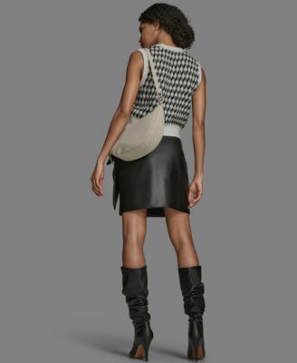 Women's Diamond Crewneck Sweater Vest