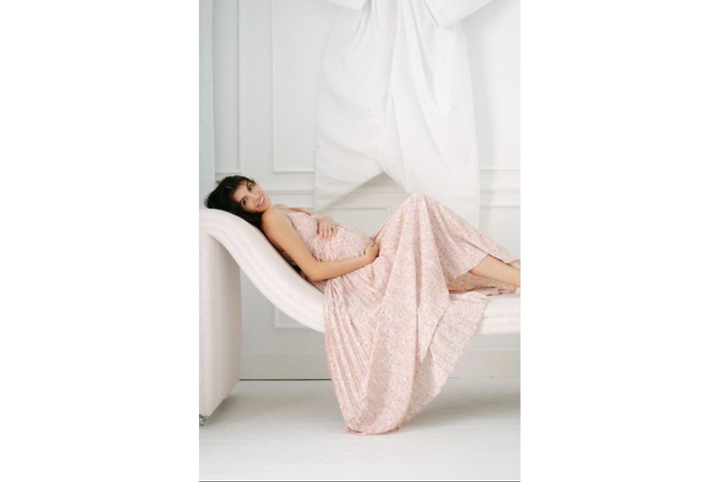 Женское платье Pinkblush Light Pink Floral Pleated Back Cutout Maxi, цвет: Светлый розовый — фото 2