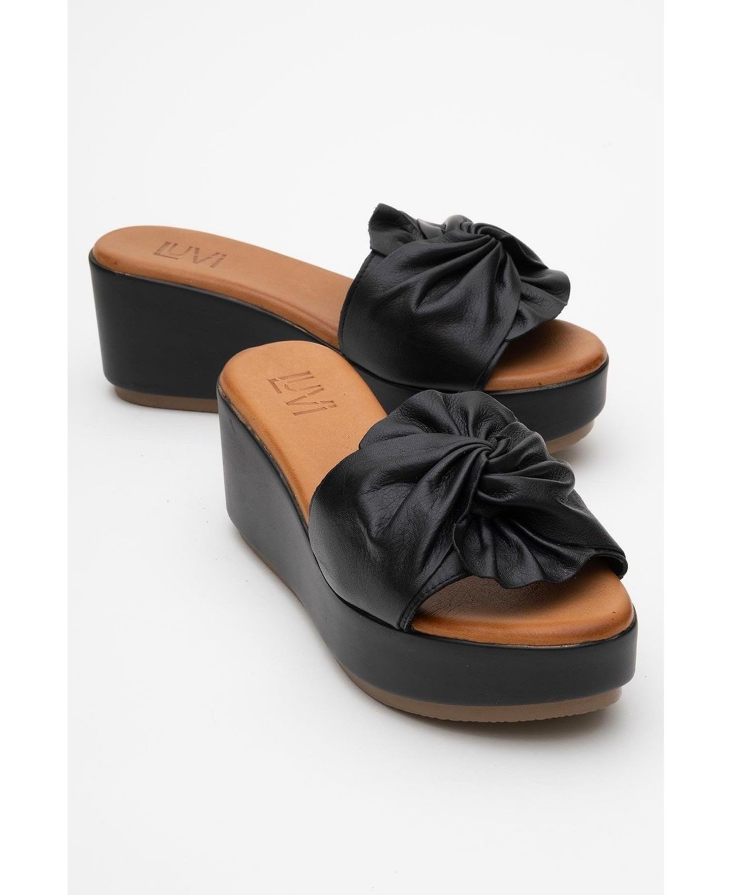 Женские сандалии Forever & Always Shoes Syndra Bow Wedge Leather Sandal (Women), цвет: Чёрный кожаный — фото 2