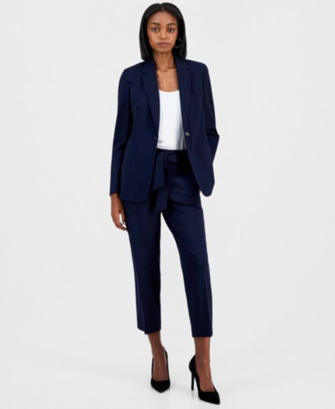 Женский пиджак Bar III Compression Notch-Collar Single Button Blazer, Scoop-Neck Camisole & Compression Tie Front Capris Pants, цвет: Тёмно-синий