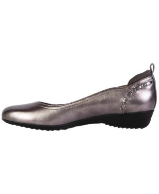 Women's Vivian Round Toe Flats