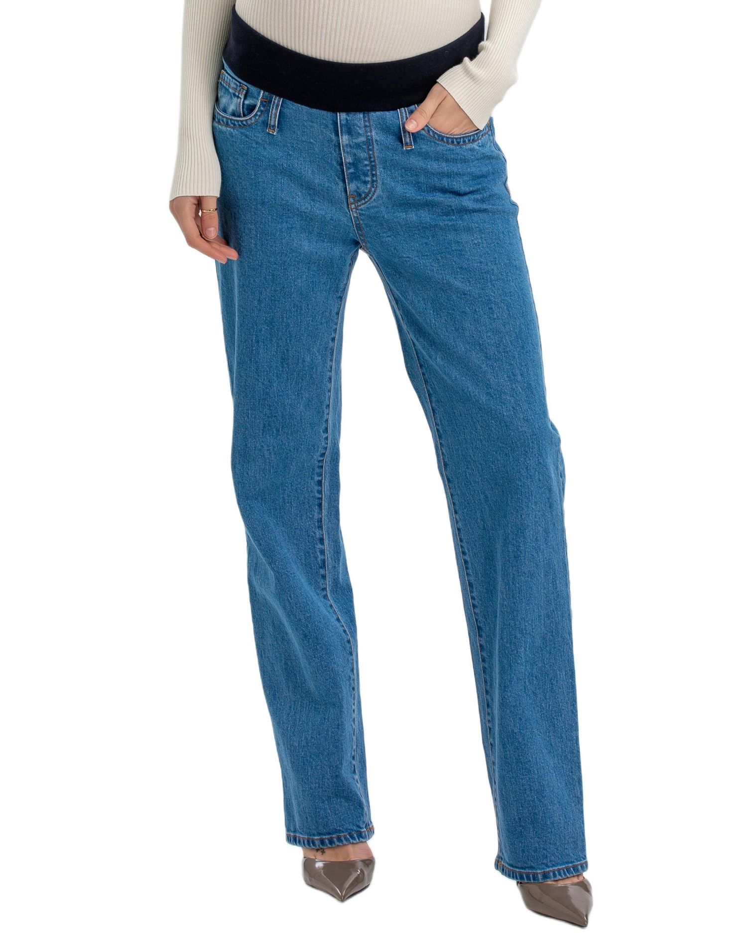 Women's Regular Straight Jeans in Medium Wash