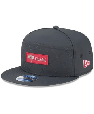 New Era - Men's Charcoal Tampa Bay Buccaneers 2025 Sideline Cold Weather Split Panel 9FIFTY Snapback Hat