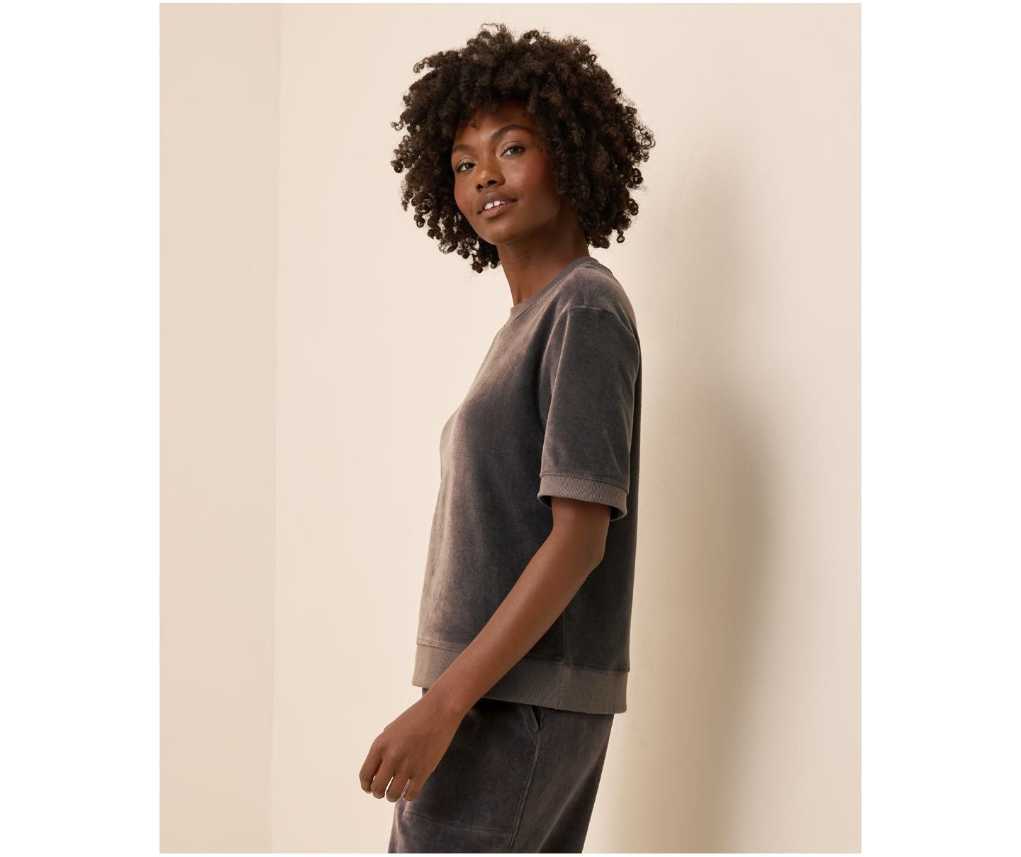 Женская футболка Pact Organic Cotton Velour, цвет: Графитовый — фото 4