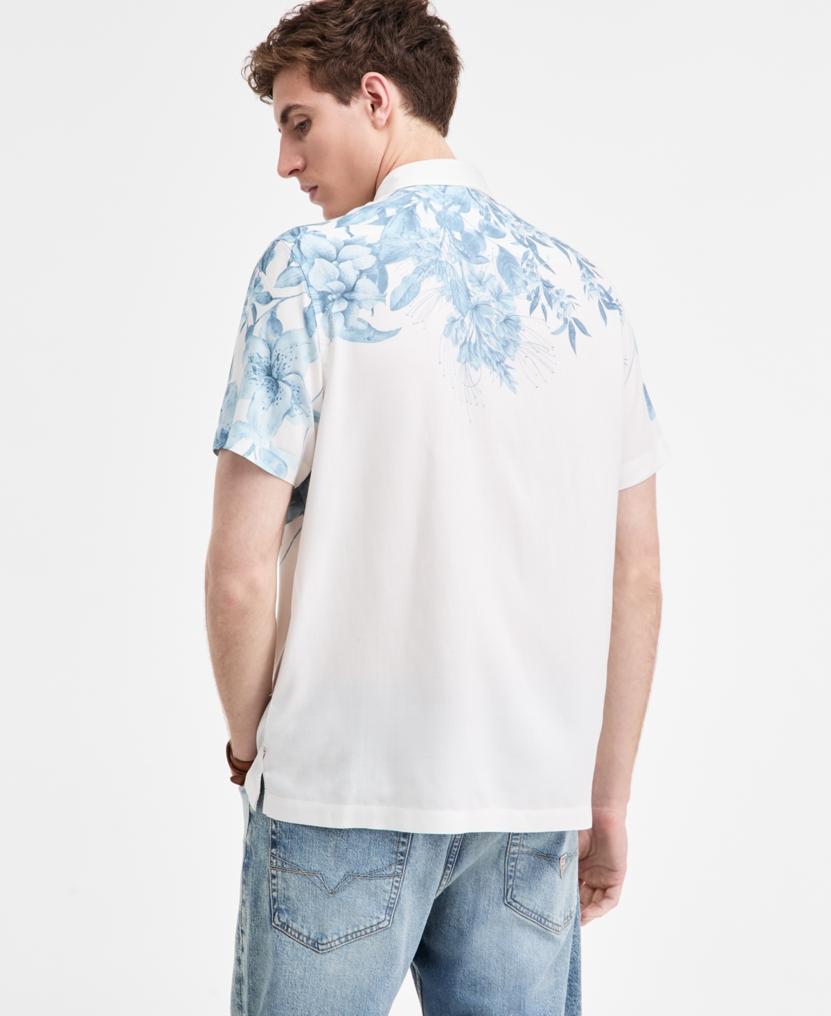 Guess Men's Short Sleeve Tropical Print Button-Front Camp Shirt